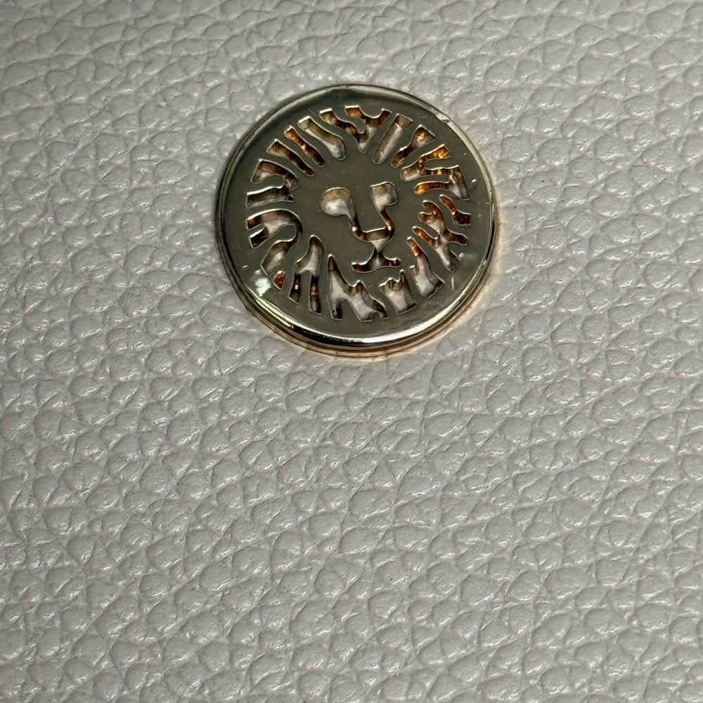 Anne Klein Curved Zipper Dome Coin/Card Holder Pouch Keychain Wallet Beige - Picture 2 of 13